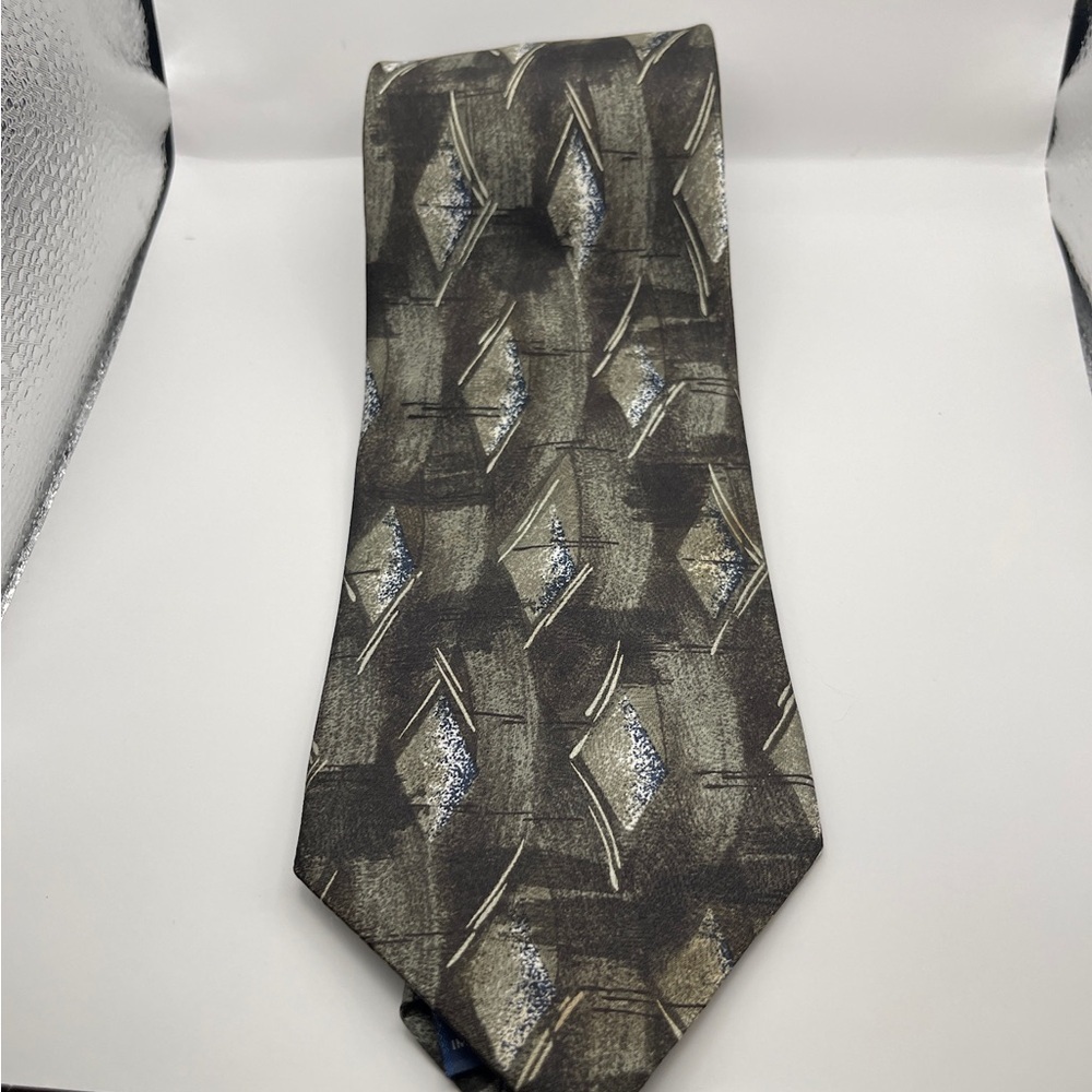 David Taylor Geometric Black and Silver Tie